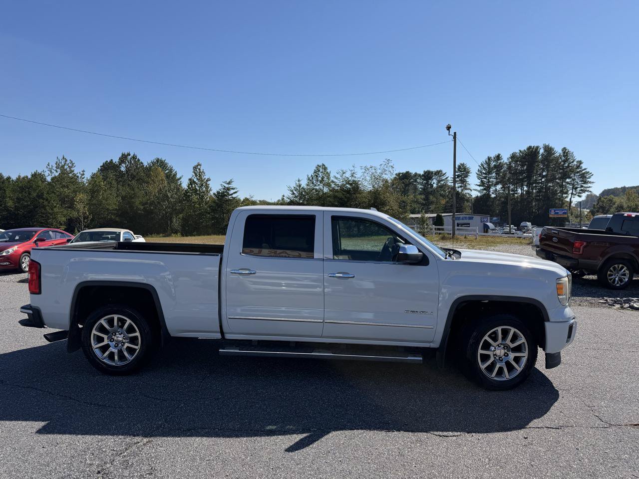 Used 2015 GMC Sierra 1500 Denali w/ Driver Alert Package AWD/4WD image 14