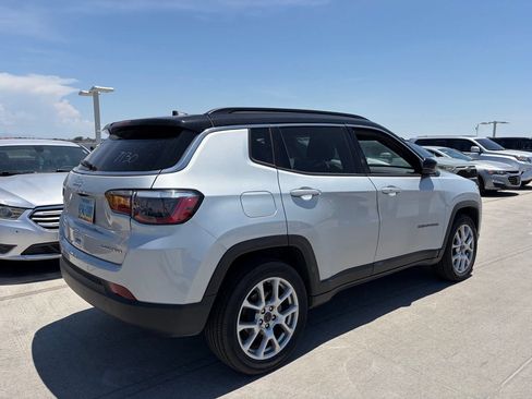 Used 2025 Jeep Compass Limited AWD/4WD image 2