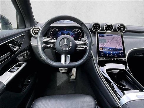 Used 2024 Mercedes-Benz GLC 300 4MATIC image 7