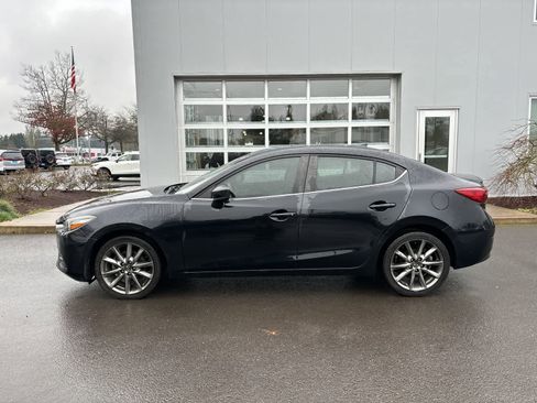 Used 2018 MAZDA MAZDA3 Touring image 2