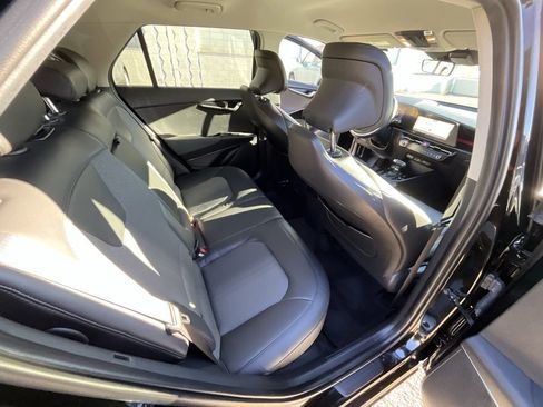 Used 2023 Kia Niro EX image 28