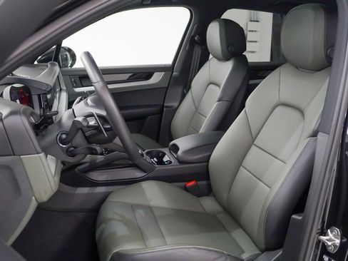 Used 2025 Porsche Cayenne E-Hybrid w/ Premium Package image 5