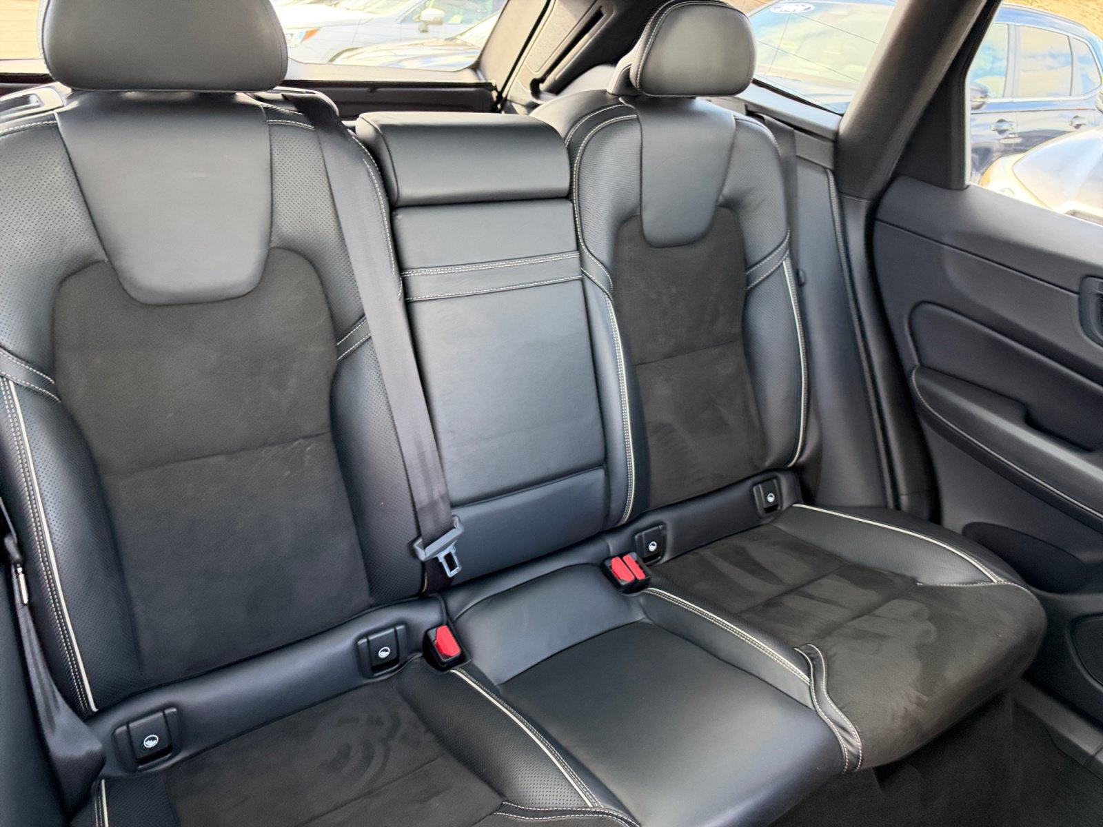 Used 2018 Volvo XC60 T6 R-Design w/ Convenience Package AWD/4WD image 19