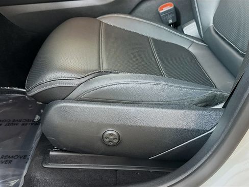 Used 2025 Mercedes-Benz GLC 300 4MATIC image 19