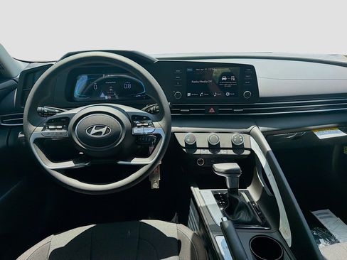 New 2026 Hyundai Elantra SE FWD image 15