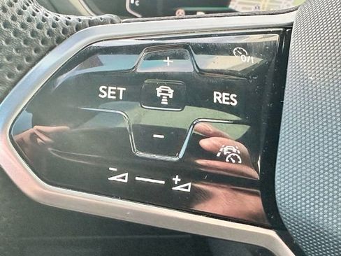 Used 2024 Volkswagen Tiguan SEL R-Line w/ MDO Package, Two-Row image 15