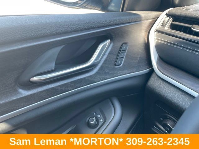 Used 2026 Jeep Grand Cherokee Limited w/ Limited Altitude Package AWD/4WD image 17