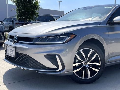 New 2025 Volkswagen Jetta SE image 2