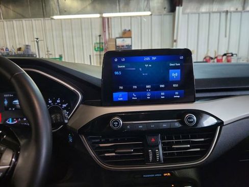 Used 2022 Ford Escape SE w/ SE Sport Appearance Package image 13