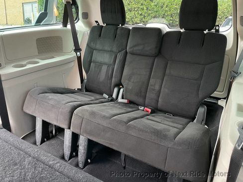 Used 2015 Dodge Grand Caravan American Value Package FWD image 15