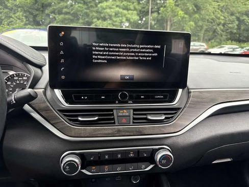 Used 2024 Nissan Altima 2.5 SV w/ SV Premium Package FWD image 25