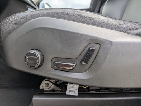 Used 2019 Volvo XC90 T5 Momentum w/ Protection Package Premier image 14