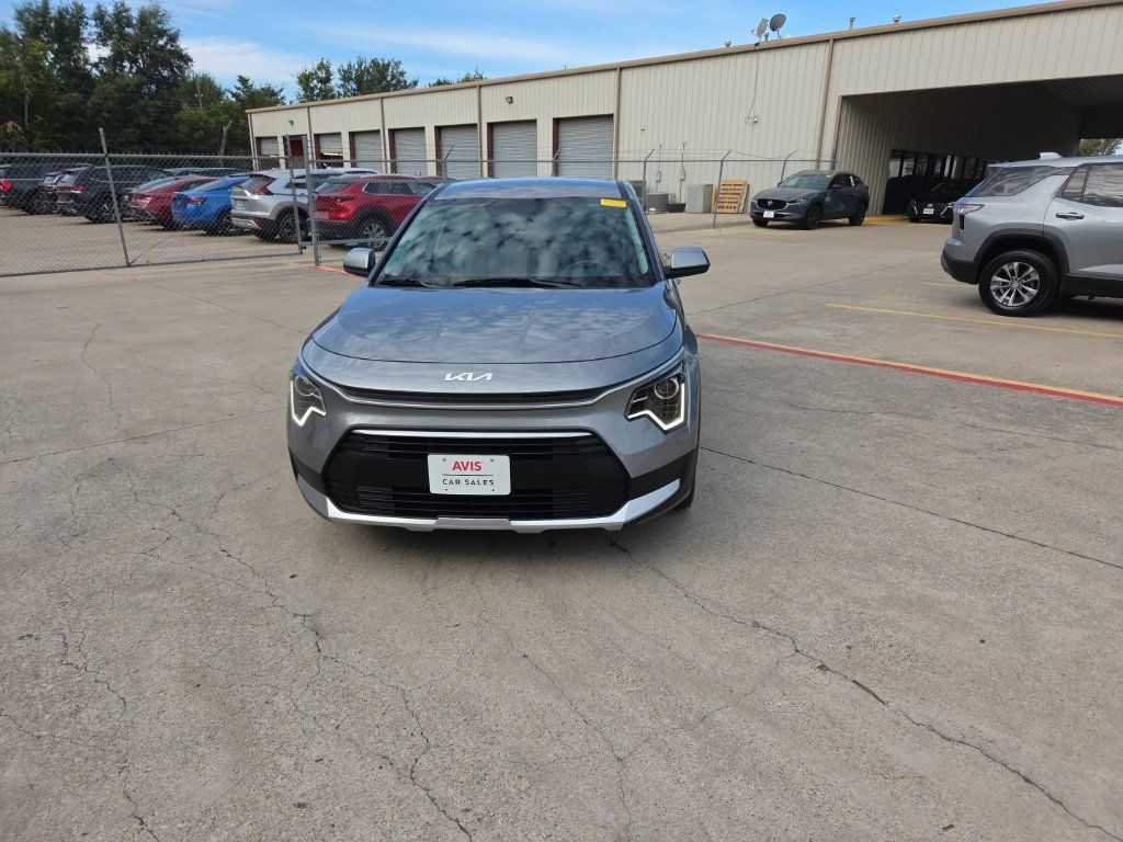 Used 2025 Kia Niro LX FWD image 5