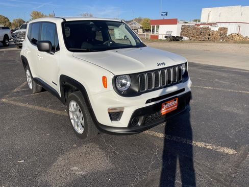 Used 2023 Jeep Renegade Latitude image 4