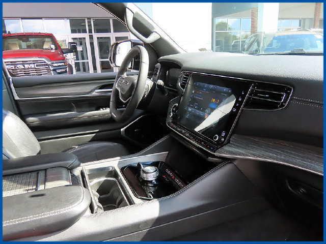Certified 2024 Jeep Wagoneer L Series II w/ Flexible Seating Group AWD/4WD image 8