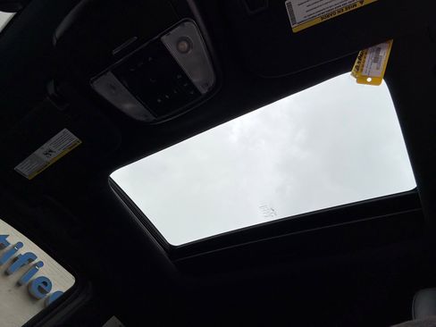 Used 2022 Jeep Grand Cherokee Laredo X image 5