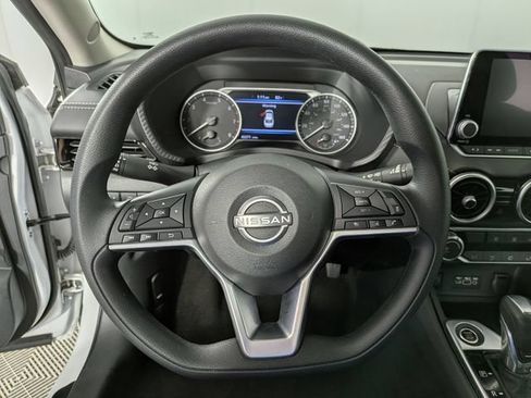 Used 2024 Nissan Sentra SV FWD image 17