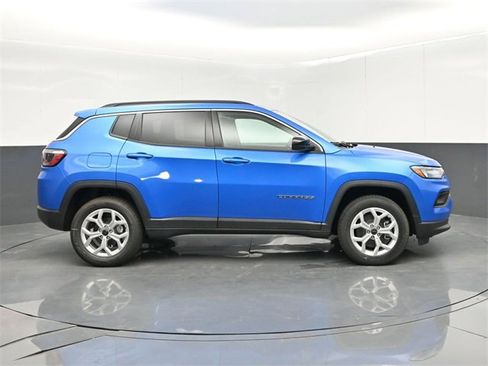 New 2025 Jeep Compass Latitude image 9