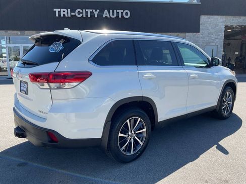 Used 2019 Toyota Highlander XLE AWD/4WD image 7