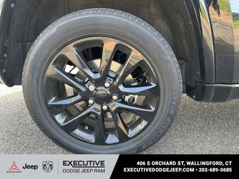 Used 2022 Jeep Grand Cherokee Laredo X AWD/4WD image 14