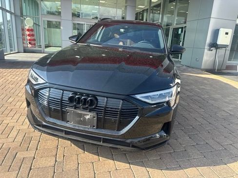 Used 2022 Audi e-tron Premium AWD/4WD image 2
