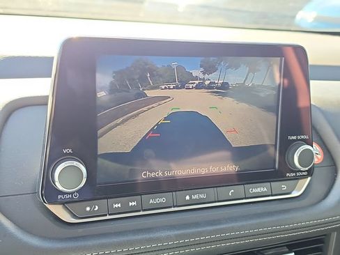 Certified 2025 Nissan Rogue SV FWD image 24