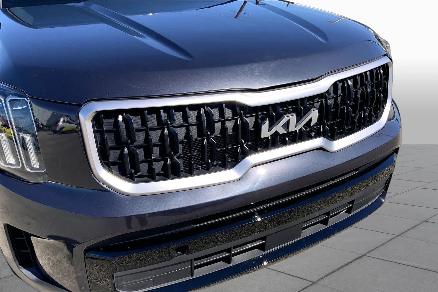 Used 2024 Kia Telluride EX w/ EX Captain's Chair Package FWD image 26