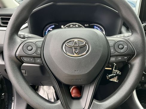 Used 2025 Toyota RAV4 LE image 28