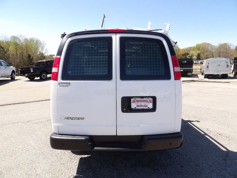 Used 2017 Chevrolet Express 2500 image 6