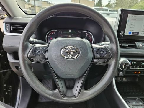 Used 2025 Toyota RAV4 XLE AWD/4WD image 28