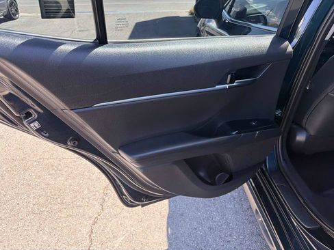Used 2019 Toyota Camry SE FWD image 12