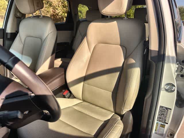 Used 2017 Hyundai Santa Fe Limited FWD image 11