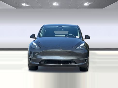 Used 2024 Tesla Model Y Long Range AWD/4WD image 4
