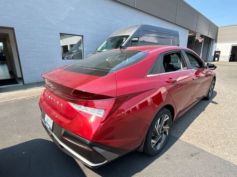 Used 2025 Hyundai Elantra SEL FWD image 5