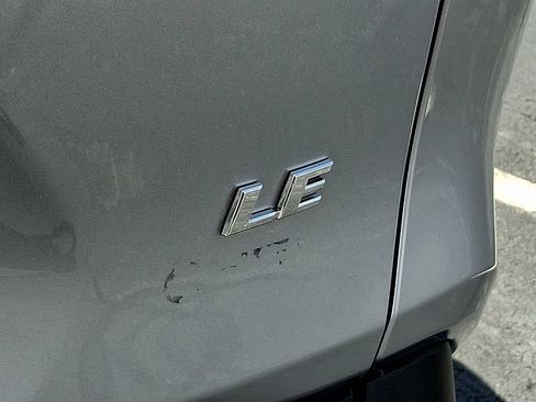 Used 2025 Toyota RAV4 LE AWD/4WD image 32