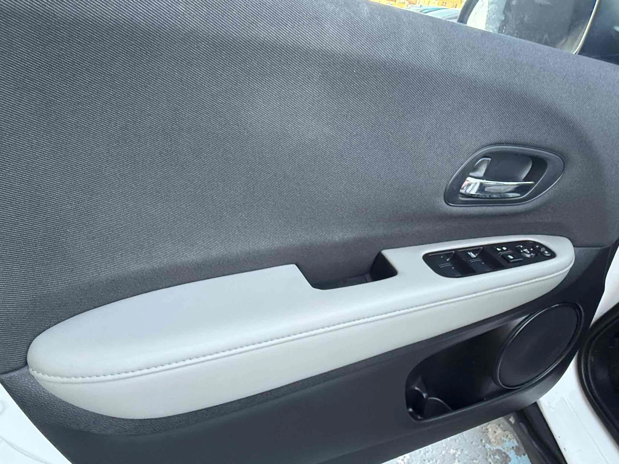 Used 2020 Honda HR-V LX image 87