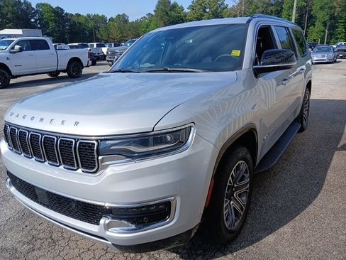 Used 2024 Jeep Wagoneer L Series II w/ Flexible Seating Group AWD/4WD image 7