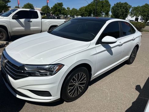 Used 2020 Volkswagen Jetta SE FWD image 3