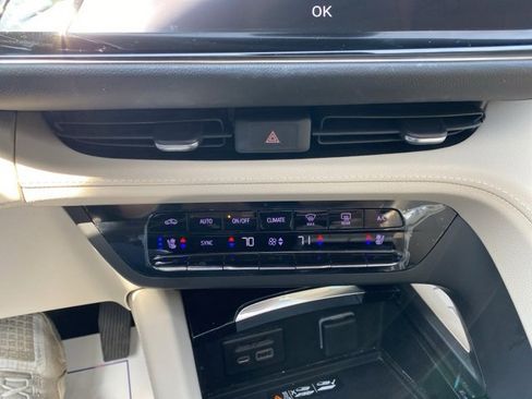 Used 2023 Buick Envision Avenir image 23