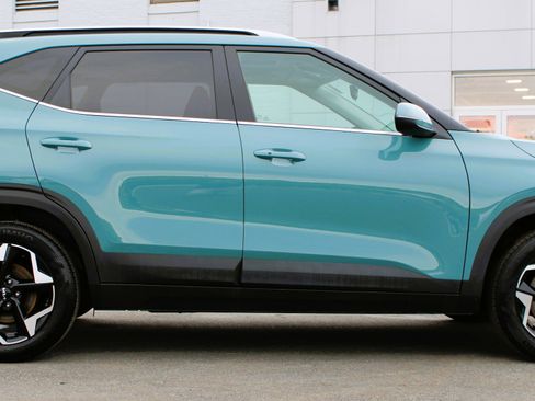 Used 2025 Kia Seltos EX w/ EX Sunroof Package image 19