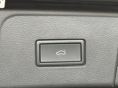 Used 2025 Volkswagen Atlas SEL image 16