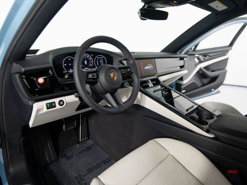 New 2026 Porsche Panamera 4 image 4