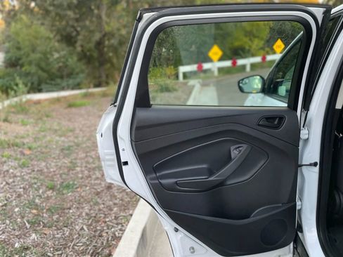 Used 2018 Ford Escape S image 21