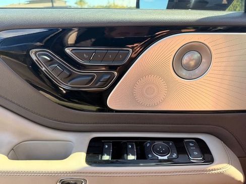 Used 2020 Lincoln Aviator Reserve w/ Equipment Group 202A AWD/4WD image 11