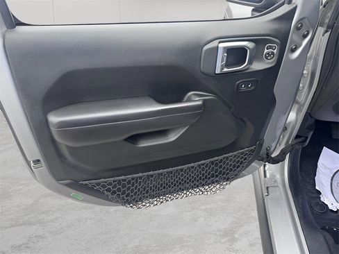 Used 2018 Jeep Wrangler Unlimited Rubicon image 16