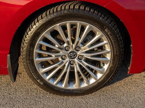 Used 2020 Toyota Avalon Limited image 11