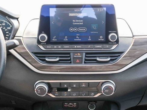 Used 2025 Nissan Altima 2.5 SV FWD image 14