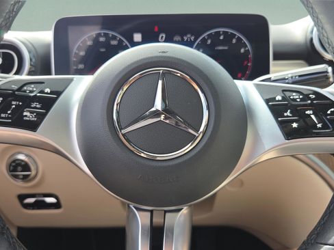 Used 2023 Mercedes-Benz C 300 Sedan image 29