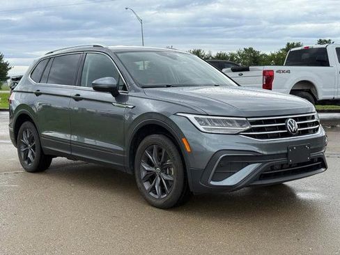 Used 2024 Volkswagen Tiguan SE FWD image 8