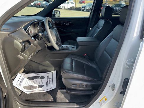 Used 2023 Chevrolet Traverse RS image 9